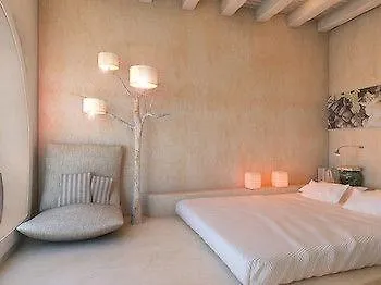 فندق Dome Santorini