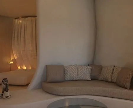 Dome Santorini فندق 4*